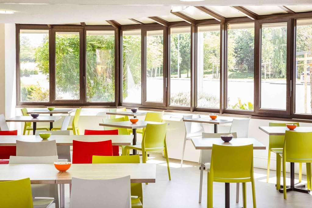 Hotel ibis Styles Niort Poitou Charentes à Vouille  Restaurant photo