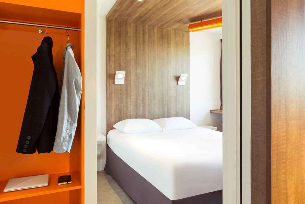 Hotel ibis Styles Niort Poitou Charentes à Vouille  Chambre photo